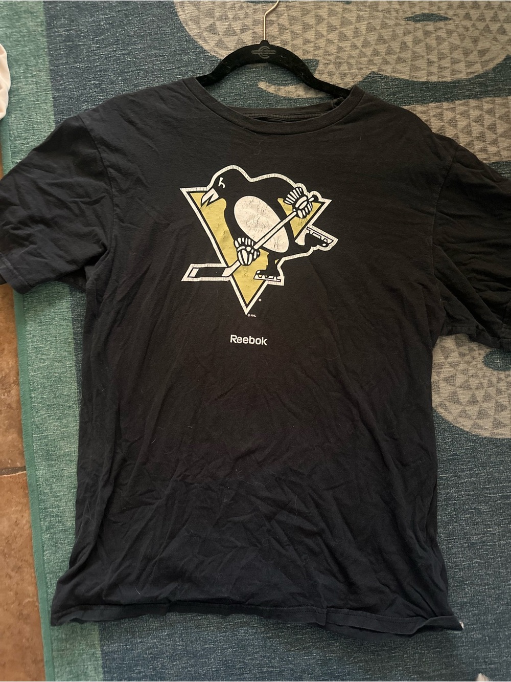 Reebok Black Men’s Pittsburgh Penguins Logo Tee with Gold Accent